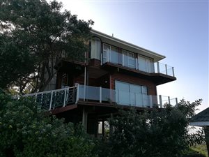 4 Bed House in Nature on Sea