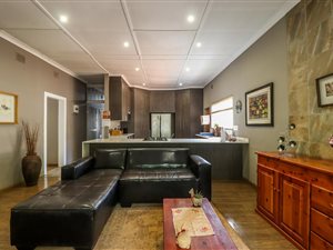 5 Bed House in Cinderella