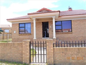 3 Bed Townhouse in Mossel Bay Central