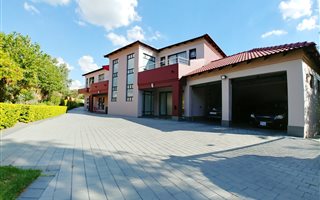 5 Bedroom House in Country View