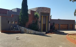 6 Bedroom House in Walkers Fruit Farms
