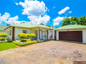 3 Bedroom House in Silver Lakes Golf Estate