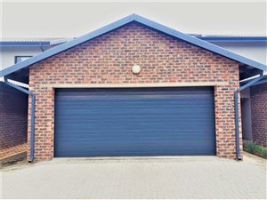 3 Bed Townhouse in Doornpoort and surrounds