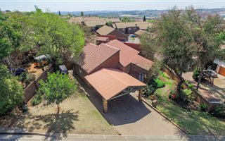 4 Bedroom House in Zwartkop