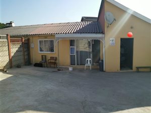 3 Bed Simplex in Trenance Manor