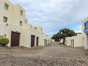 3 Bed Apartment in Uvongo