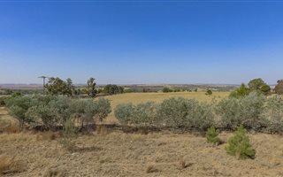 8.9 ha Land available in Lanseria and surrounds