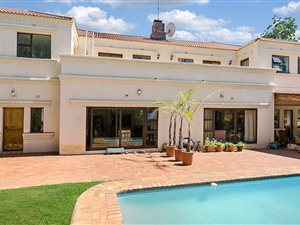 8 Bed House in Bruma