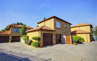 3 Bedroom Apartment in Randpark Ridge