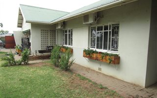 4 Bedroom House in Roux Park