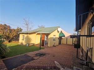 2 Bed Garden Cottage in Grobler Park