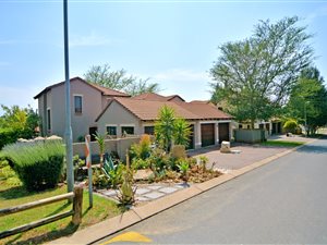 2 Bed Cluster in Bloubosrand