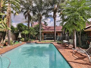 4 Bed House in Marais Steyn Park