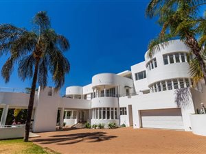 6 Bed House in Waterkloof