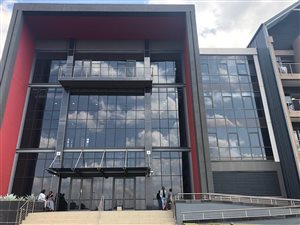 168 m² Office Space in Die Hoewes