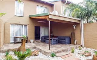 3 Bedroom Duplex in Aston Manor