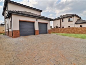 3 Bed House in Clayville