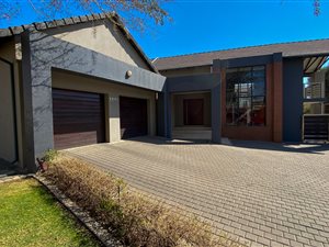 3 Bed House in Copperleaf