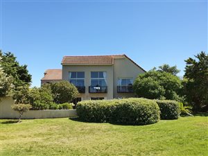 5 Bed House in Greenways Golf Estate