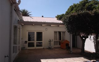 3 Bedroom House in Claremont