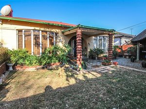 3 Bed House in Roodepoort North