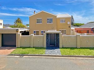 8 Bed House in Ottery
