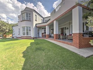 6 Bed House in Helderfontein Estate