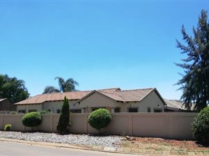 4 Bedroom House in Doornpoort and surrounds