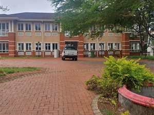 3659 m² Office Space in La Lucia