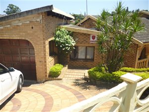 4 Bed House in Woodhurst