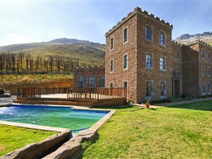 8 Bed House in Firlands