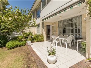 2 Bed Apartment in Wynberg Upper