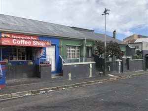 297 m² Retail Space in Woodstock