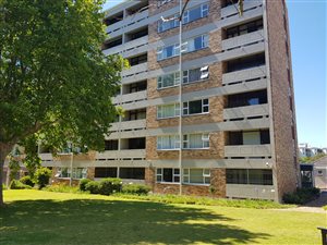 2 Bed Apartment in Wynberg