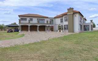 4 Bedroom House in Kyalami