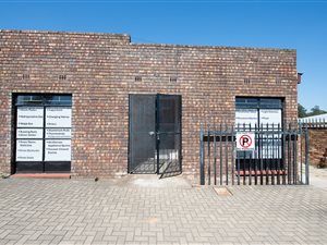 268 m² Commercial space in White River Central