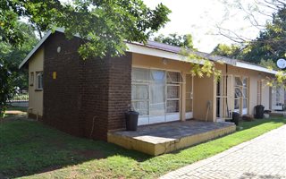 8 Bedroom House in Die Bult