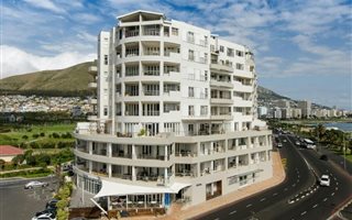 2 Bedroom Apartment in Mouille Point