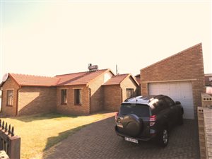 3 Bed House in Whitney Gardens