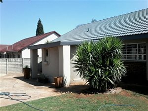5 Bed House in Dan Pienaarville