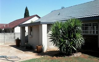 5 Bedroom House in Dan Pienaarville