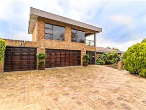 5 Bed House in Everglen