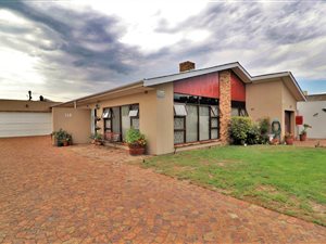 4 Bed House in Goodwood
