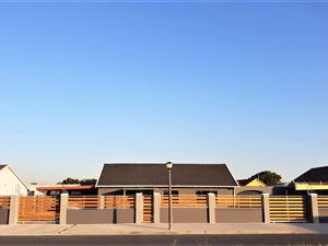 5 Bed House in Newfields
