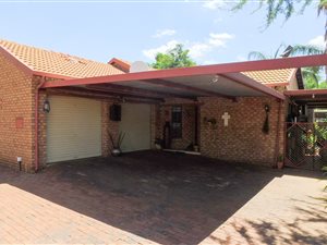 3 Bed House in Rooihuiskraal North