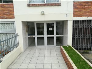 1.5 Bed Apartment in Humewood