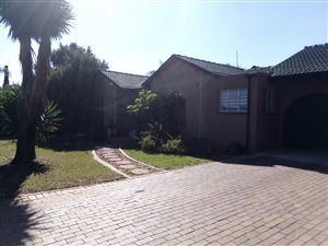 4 Bed House in Glen Marais
