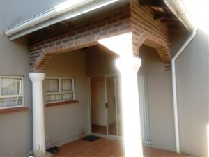 3 Bed House in Lovu
