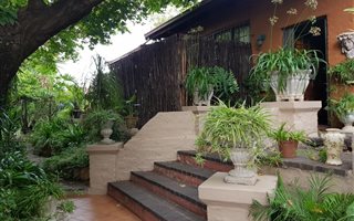 7 Bedroom House in Orchards
