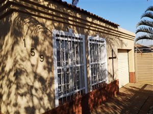2 Bed House in Eloffsdal